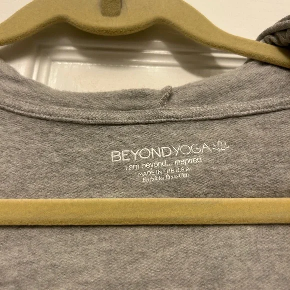 BEYOND YOGA v-neck pullover poncho - Picture 5 of 10